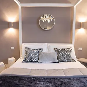 לינה וארוחת בוקר Cardilli Luxury, רומא